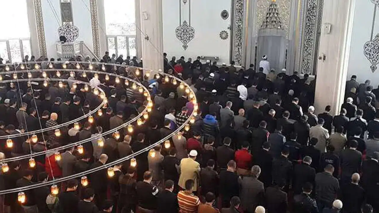 Cuma Namazı Saat Kaçta? 31 Ekim 2025 Cuma Namazı Vakitleri Diyanet Takviminde Belli Oldu