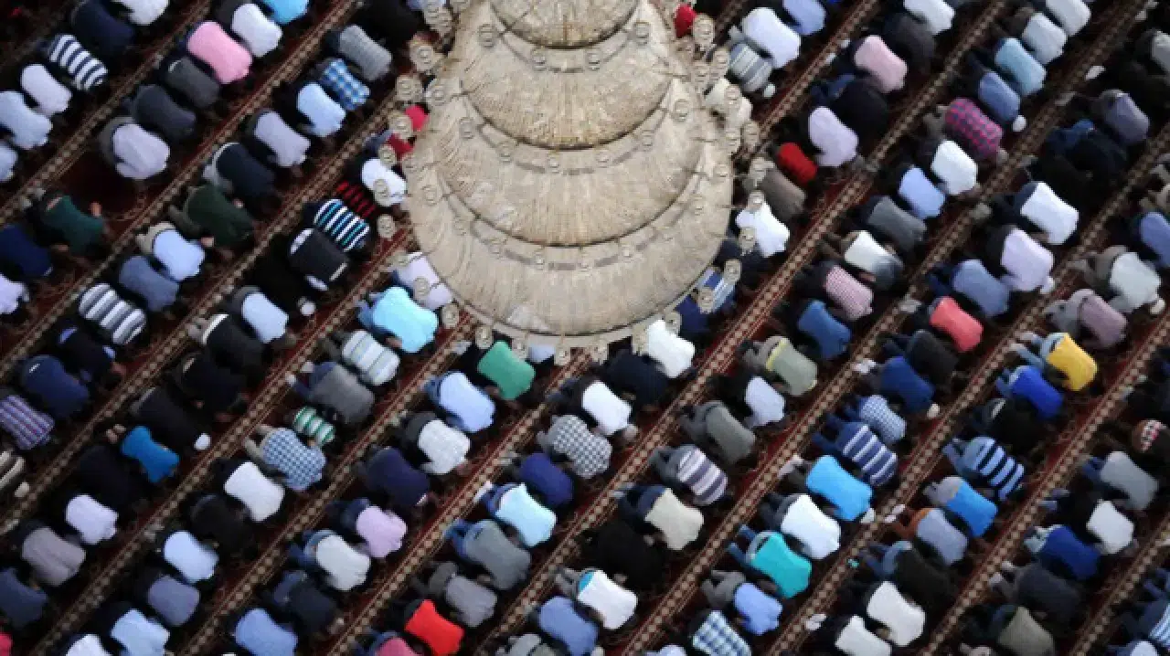 10 Ekim Cuma Namazı Saatleri Açıklandı: İstanbul, Ankara, İzmir ve İl İl Diyanet Cuma Vakitleri