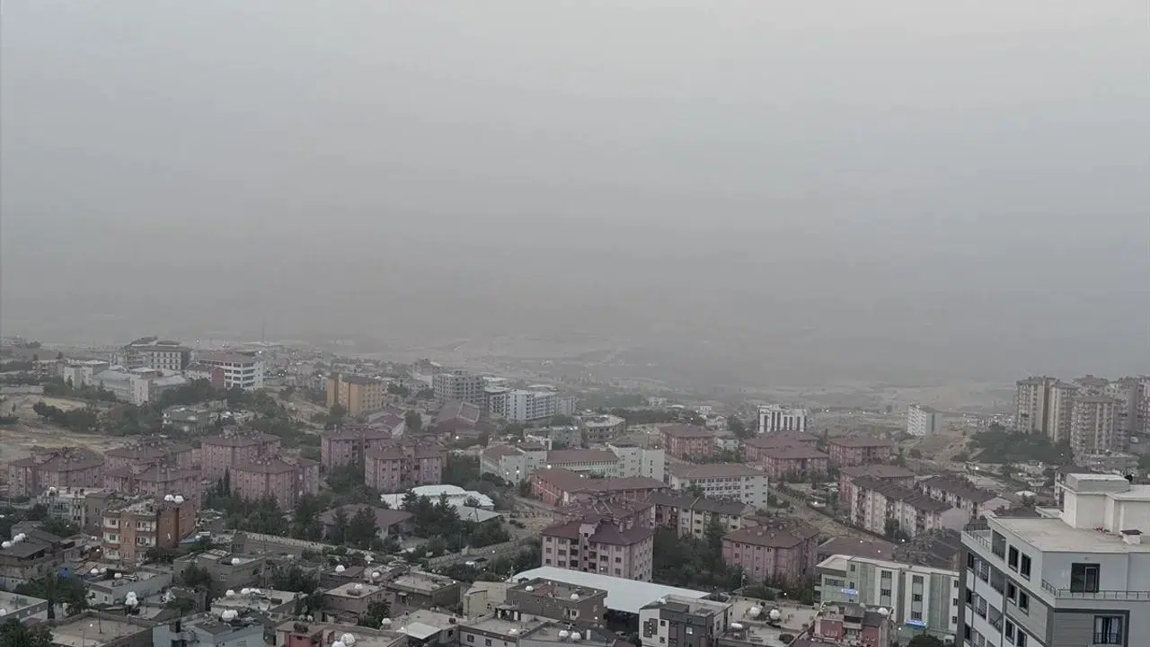 Şırnak’ta Toz Taşınımı Hayatı Felç Etti: Cudi ve Gabar Görünmez Oldu