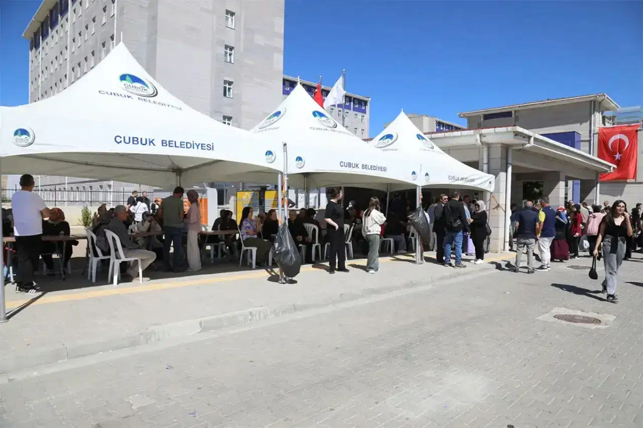 AYBÜ’de Yeni Dönem Başladı: Esenboğa’da Öğrencilere Sıcak Karşılama