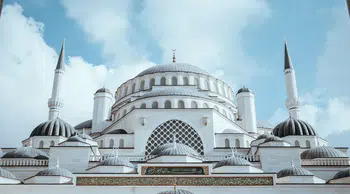 Büyük Çamlıca Camii Nerede? Hangi Semtte, İçinde Neler Var?