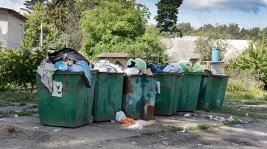 Keçiören Fatih Caddesi’nde Pes Dedirten Görüntü! Ev Eşyaları Çöpe Atıldı