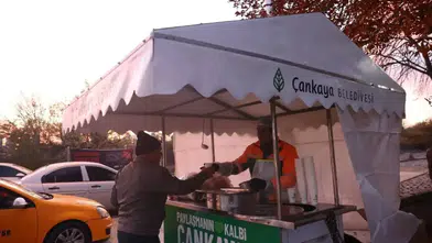 Çankaya Belediyesi’nden Sabah Sürprizi: 4 Noktada Ücretsiz Sıcak Çorba Dağıtımı Başladı!