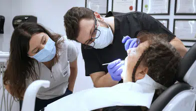 “Gülümse Projesi”yle İhtiyaç Sahiplerine Ücretsiz Diş Sağlığı Hizmeti Başladı