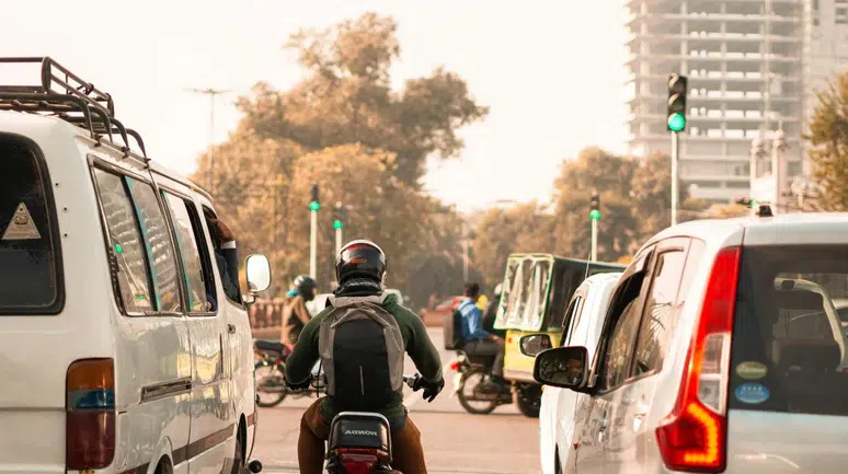 Etimesgut’ta Kırmızı Işık İhlali İki Motosikletliyi Yaraladı
